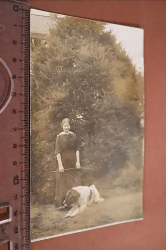 tolles altes Foto - Frau mit großem Hund - Hirtenhund ?  1918