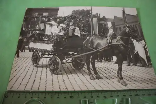 tolles altes großes Foto - Festwagen gezogen von einem Pferd - 20-30er Jahre 