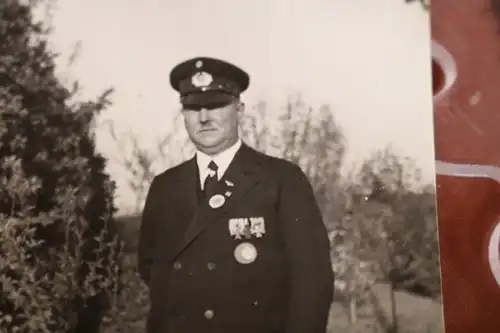 tolles altes Foto -  Mann mit Ordensspange - Orden