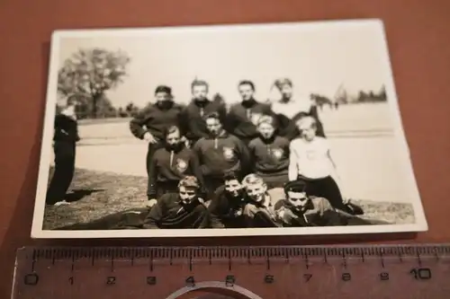 tolles altes Foto - Sportler Mannschaft Vereinslogo - Nordrhein-Westfalen ? 1956