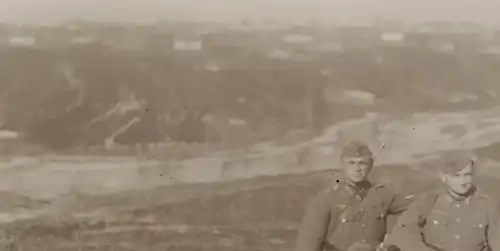 tolles altes Negativ - vier Soldaten Winterkleidung - Russland 1943-44 ??