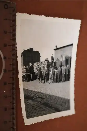 tolles altes Foto - Männer - Traktoren - Holz - Holzhändler ??