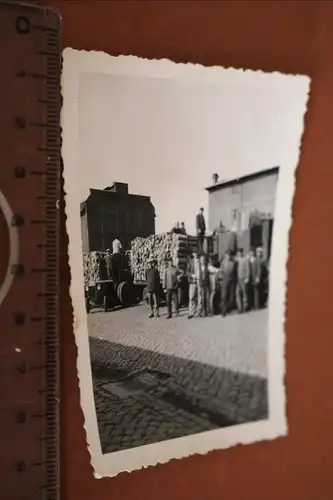 tolles altes Foto - Männer - Traktoren - Holz - Holzhändler ?? 
