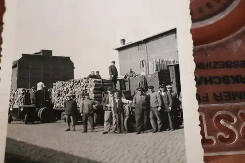 tolles altes Foto - Männer - Traktoren - Holz - Holzhändler ??