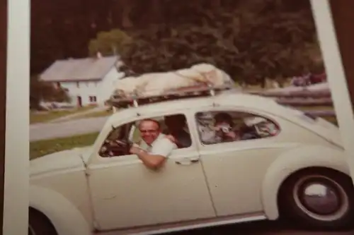 zwei tolle alte Fotos - unterwegs mit Oldtimer VW Käfer Gepäckträger