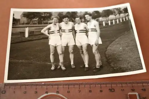 tolles altes Foto - Sportler - VfL 77 - Stadthagen ?  30-40er Jahre