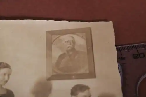 tolles altes Foto - Mann am Klavier Frau singt - Bild mit Otto von Bismarck ?