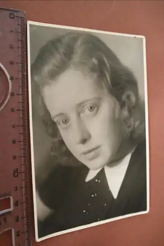 tolles altes Foto - Portrait einer hübschen Frau  Bonn  40-50er Jahre (3)