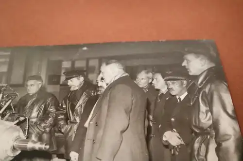 tolles altes Pressefoto - französischer Minister in Luftfahrtschule ? Mai 1945