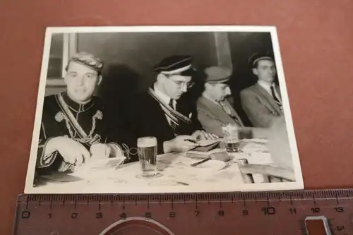 tolles altes Foto - Personen der Hamburger Burschenschaft Germania 1951