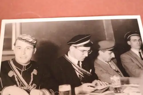 tolles altes Foto - Personen der Hamburger Burschenschaft Germania 1951