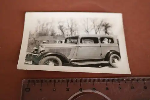 tolles altes Foto - Mutter und Kind in Ford model B ??? Oldtimer - 30er Jahre ?