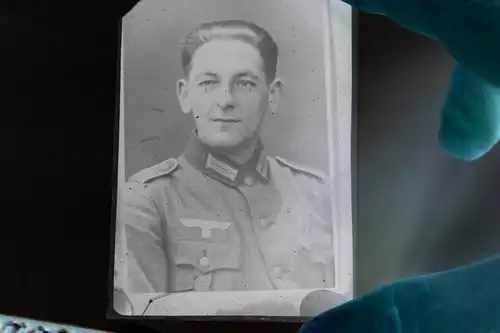 tolles altes Glasnegativ - abfotografiertes Portrait eines Soldaten 