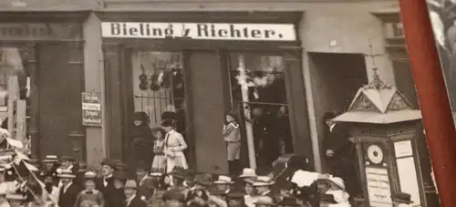 drei tolle alte Fotos - Festumzug - Geschäfte Oldtimer - Eisleben 1913