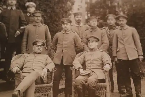 tolles altes Gruppenfoto  Generaloberarzt Adrian und Sanitäter und Soldaten