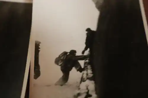 zwei tolle alte Fotos - Soldat geht an Bord Hafjord ?? Norwegen ??