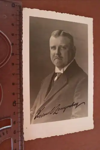 tolles altes Foto  Portrait eines Mannes - berühmt ??? signiert Unterschrift 