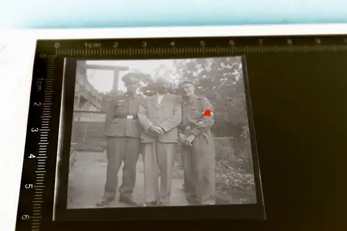 tolles altes Negativ - Vater mit seinen Söhnen um sich - 40er Jahre 