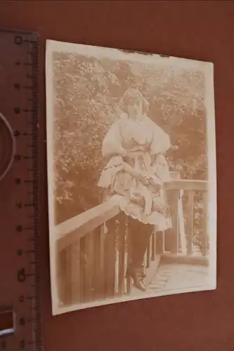 tolles altes Foto Mädchen in Tracht - 1916