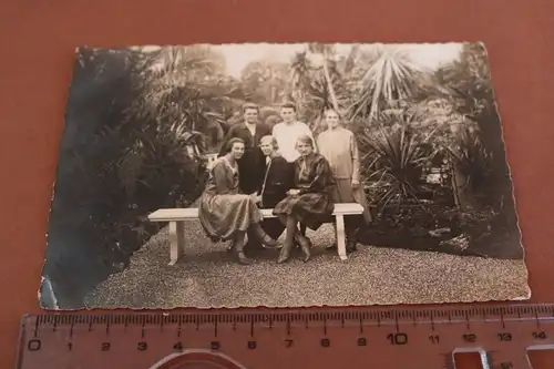tolles altes Foto Gruppe Frauen im Park von Bad Pyrmont