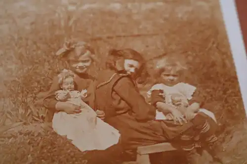 zwei tolle alte Fotos - drei Mädchen mit Puppen - 1900-1920 ??