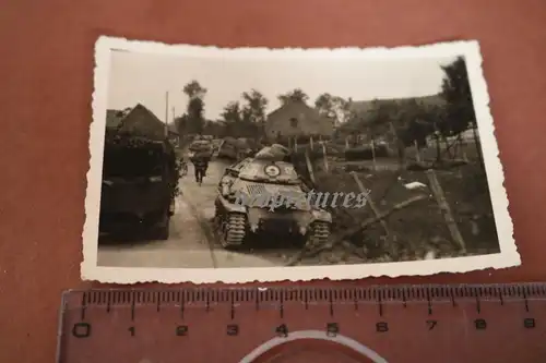 altes Foto  zerstörter belgischer Panzer  1940