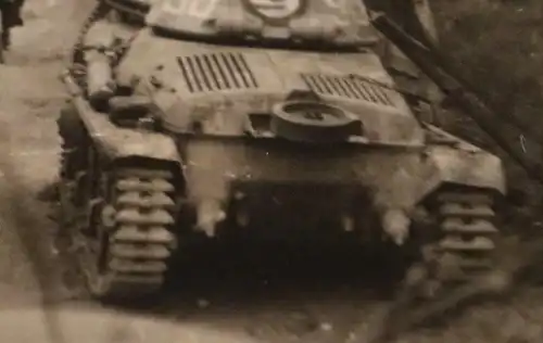 altes Foto  zerstörter belgischer Panzer  1940