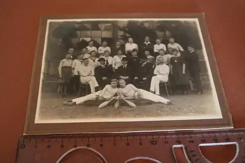 tolles altes Foto auf Pappe - Gruppe Schüler ?? Sportler ??  - Ort ???