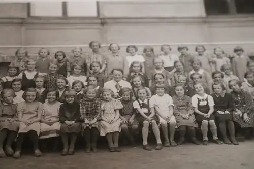 tolles altes Foto - Schulklasse - Mädchenschule ? nur Mädchen - Tschechien 38/39