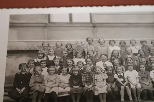 tolles altes Foto - Schulklasse - Mädchenschule ? nur Mädchen - Tschechien 38/39