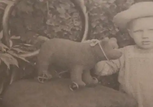 drei tolle alte Fotos - Kind mit Spielzeug - Teddybär auf Rollen  1910-20 ??