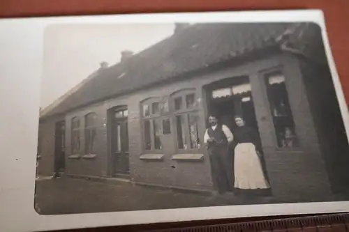 zwei tolle alte Fotos -  Familie vor ihrem Haus - Altona - 1910-20 ??