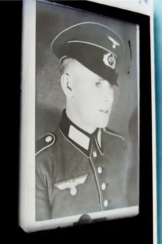 tolles altes Glasnegativ -  abfotografiertes Portrait eines Soldaten 