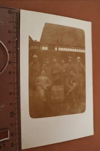 tolles altes Foto -  Gruppe Soldaten - Schild  Ruhe in Mouchy  1915 Frankreich 