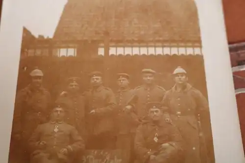 tolles altes Foto -  Gruppe Soldaten - Schild  Ruhe in Mouchy  1915 Frankreich