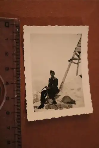 tolles altes Foto - Soldat der Luftwaffe - Pilot ?? mit Geweih auf Berggipfel