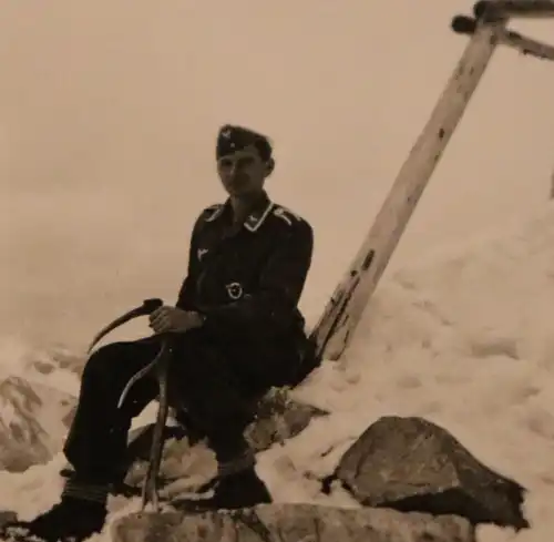 tolles altes Foto - Soldat der Luftwaffe - Pilot ?? mit Geweih auf Berggipfel