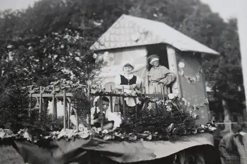 tolles altes Foto - Festwagen mit Pferdegespann - Hänsel und Gretel