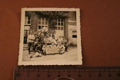 tolles altes Foto  Gruppe Soldaten deutsche und französische ?  am 17.06.1940 