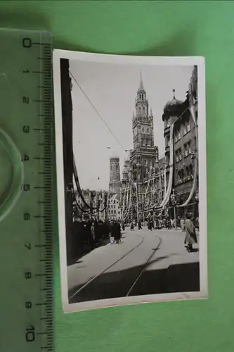 tolles altes Foto - München - geschmücktes Rathaus  - 30er Jahre ??? 