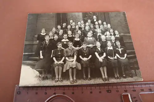 tolles altes Foto - Konfirmationsbild ??  Nur Mädchen und Pastor - 20-40er Jahre