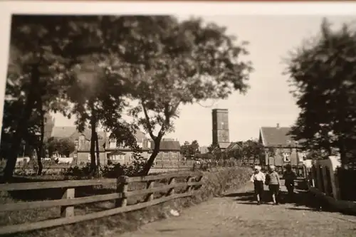 tolles altes Foto  Ort - Gebäude - Kirche - Turm ?   Ort ???