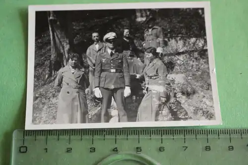 tolles altes Foto - Soldat Luftwaffe mit Freunden