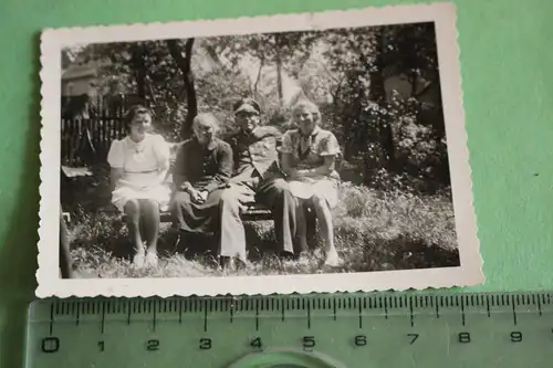 tolles altes Foto - Soldat mit KVK 1. Kl.  mit Familie ?