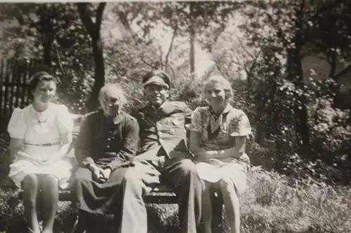 tolles altes Foto - Soldat mit KVK 1. Kl.  mit Familie ?