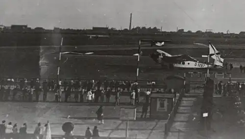 zwei tolle alte Fotos - Flughafen Berlin Tempelhof 1935