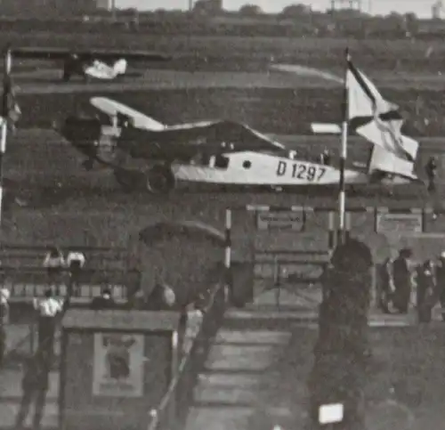 zwei tolle alte Fotos - Flughafen Berlin Tempelhof 1935