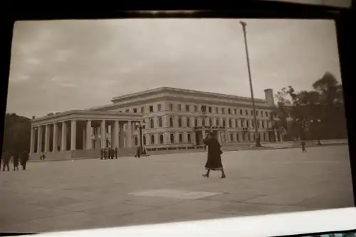 zwei tolle alte Negative München-Königsplatz-Ehrentempel & Propyläen 30-40er Jah