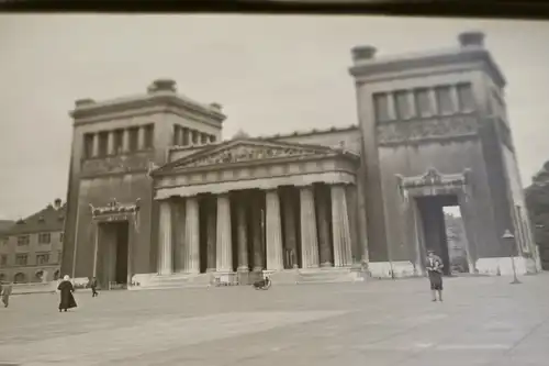 zwei tolle alte Negative München-Königsplatz-Ehrentempel & Propyläen 30-40er Jah