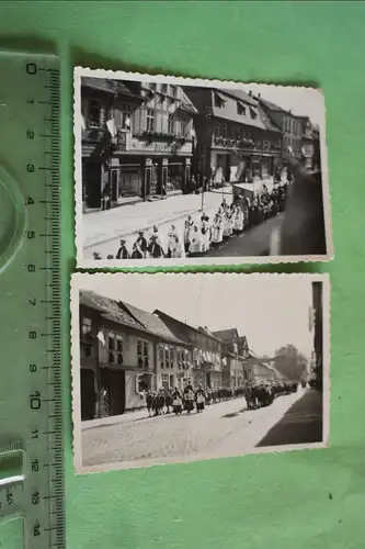 zwei tolle alte Fotos - Prozessionszug - Gera ???  30-50er Jahre ?
